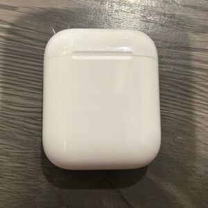 Apple AirPods 2 with case